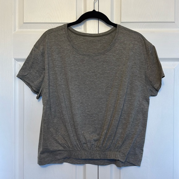 Lululemon cropped ruched hem T shirt - Picture 1 of 6